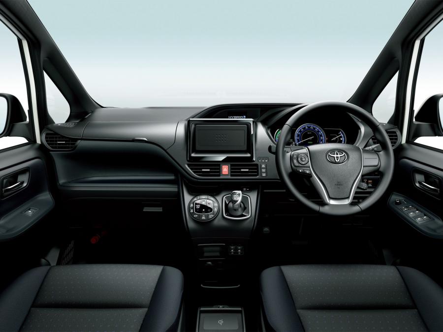  Toyota Voxy V 2014 года  (фото 3 из 3)